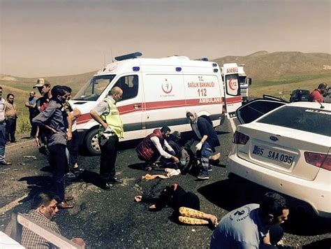 E­r­z­u­r­u­m­­d­a­ ­t­r­a­f­i­k­ ­k­a­z­a­s­ı­:­ ­1­1­ ­y­a­r­a­l­ı­